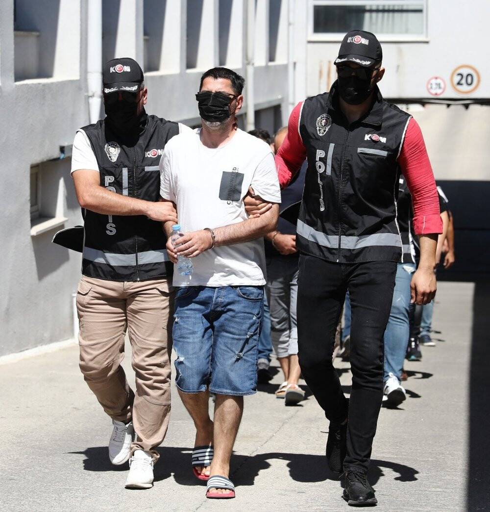 Tarihi eser kaçakçısı öğretmenin kasasından servet çıktı