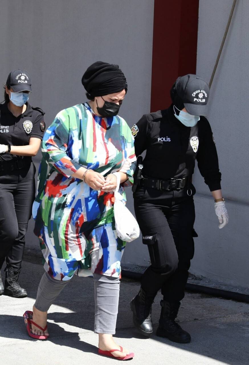 Tarihi eser kaçakçısı öğretmenin kasasından servet çıktı