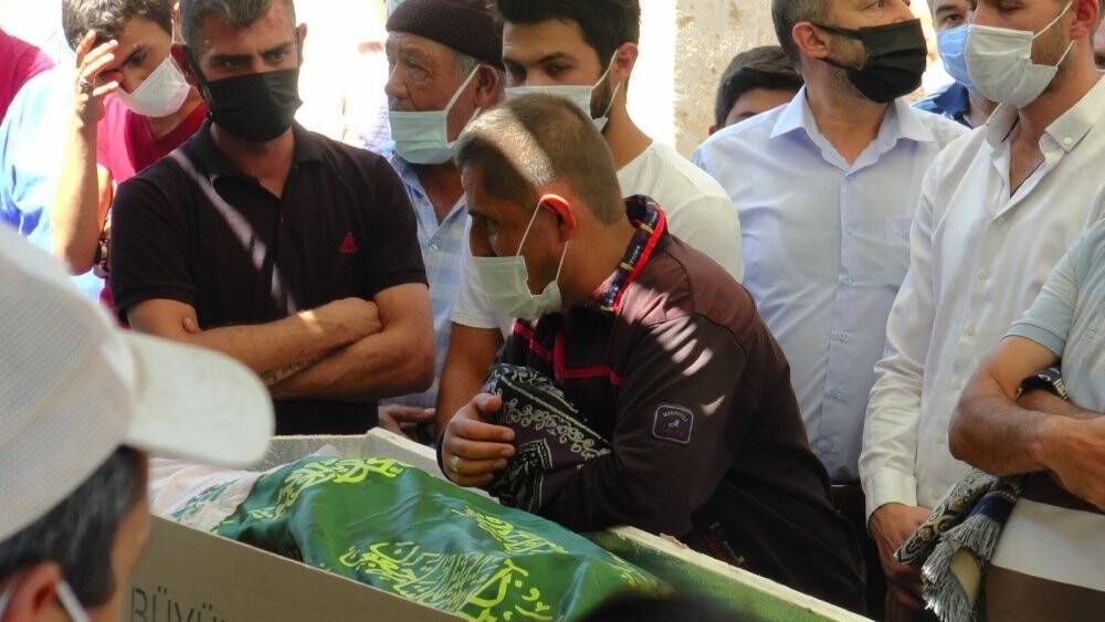 Konya'daki feci kazada can veren aynı aileden 6 kişi gözyaşlarıyla toprağa verildi