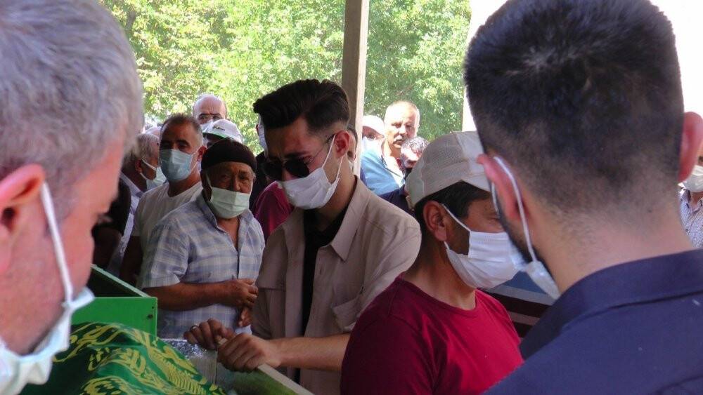 Konya'daki feci kazada can veren aynı aileden 6 kişi gözyaşlarıyla toprağa verildi