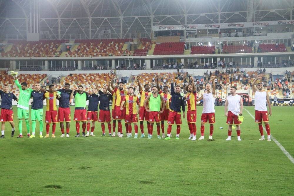 Yeni Malatyaspor’dan galibiyet kutlaması