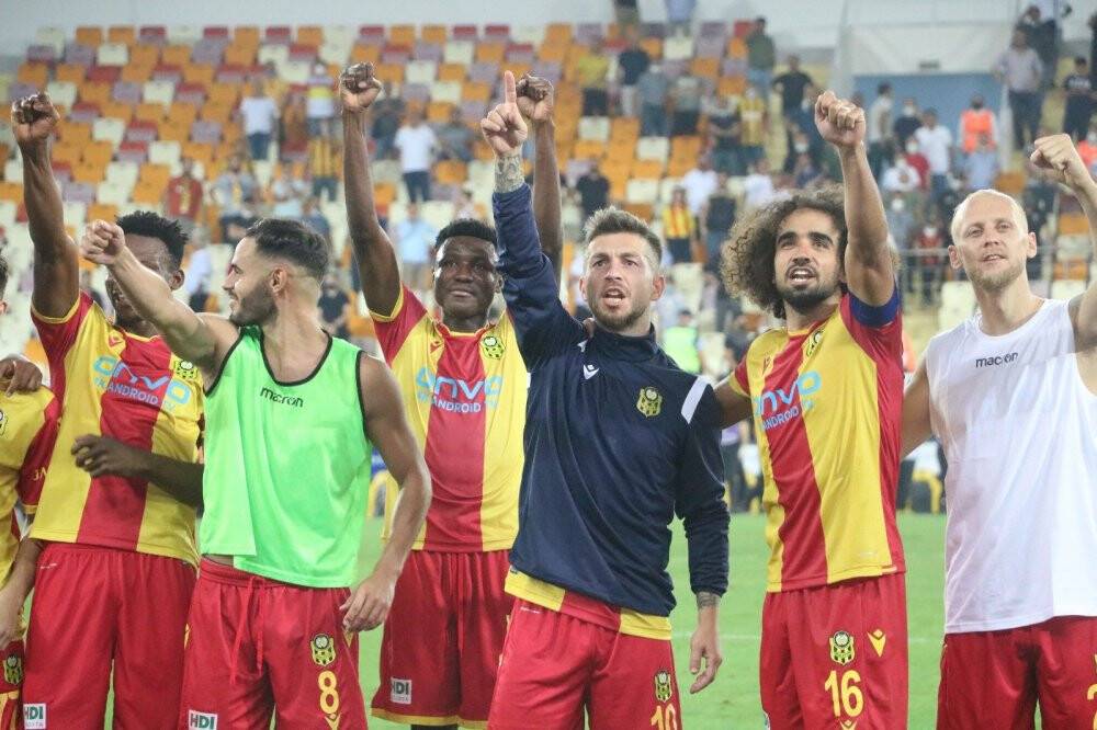 Yeni Malatyaspor’dan galibiyet kutlaması