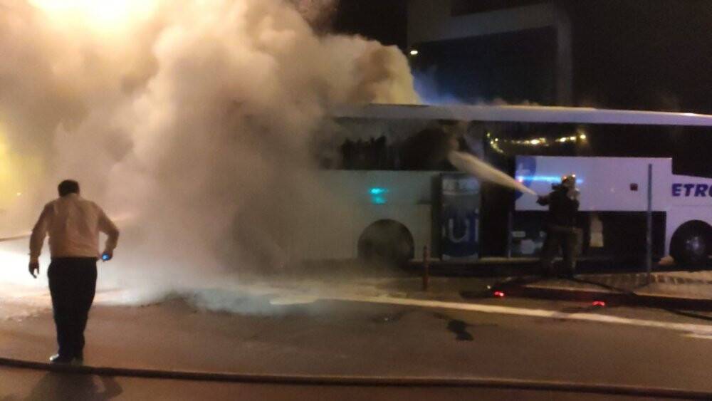 Yolcu dolu otobüs alevlere teslim oldu