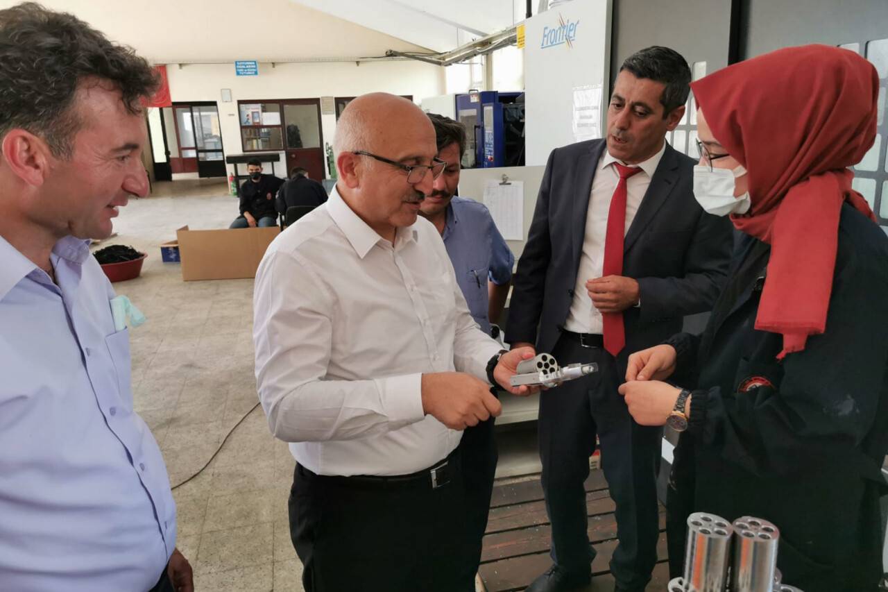 huglu-savunma-sanayi-mesleki-ve-teknik-anadolu-lisesinden-1.jpg
