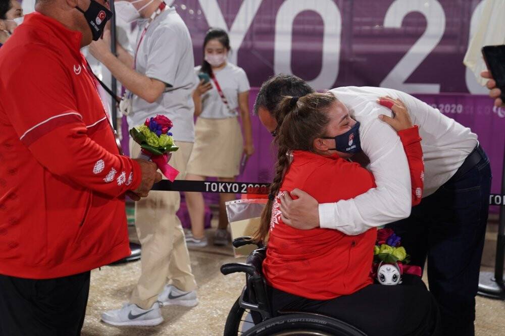 Öznur Cüre ve Bülent Korkmaz’dan gümüş madalya