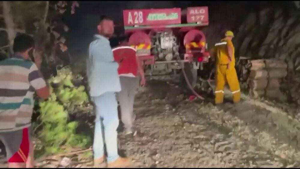 Yıldırım düşen ormanlık alanda yangın çıktı