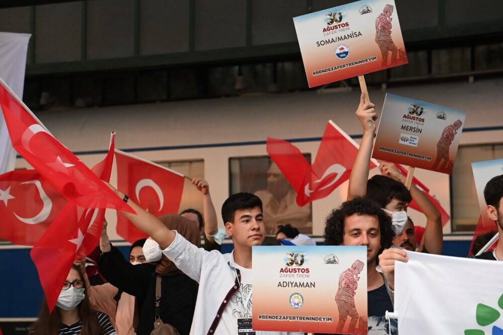 Zafer Treni Ankara’dan 99 gençle harekete geçti