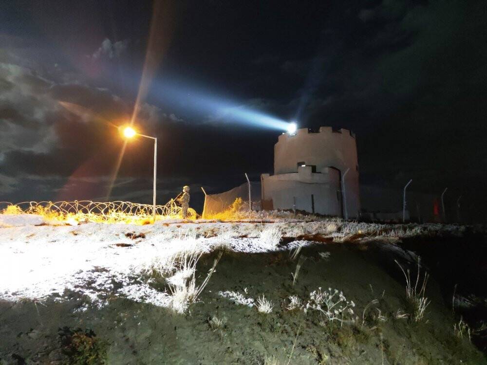 İran sınırındaki duvar çalışmaları aralıksız devam ediyor