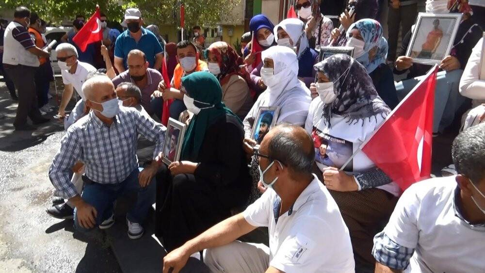 Konya’dan evlat nöbetindeki ailelere anlamlı destek