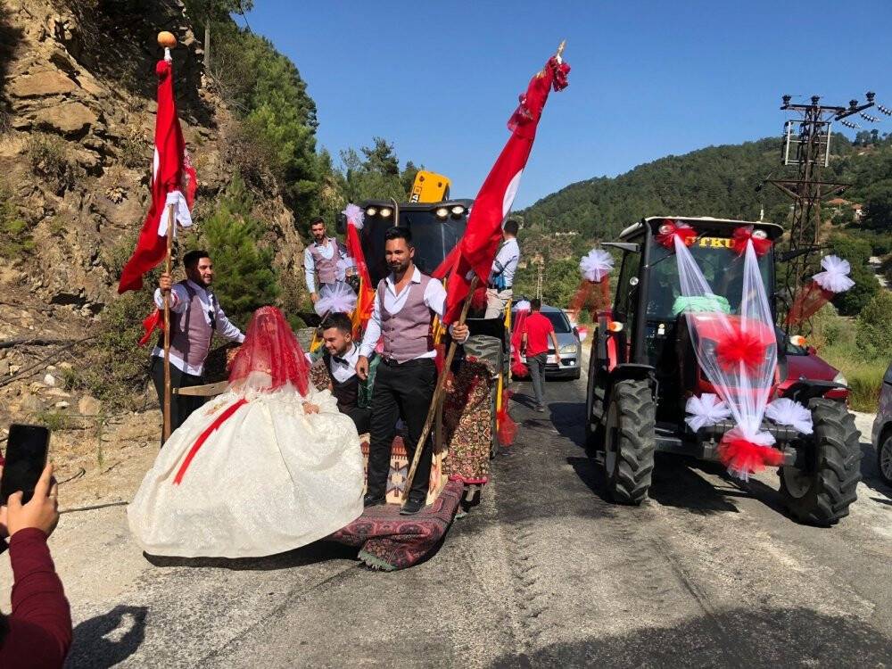 Mutluluk kepçeyle geldi