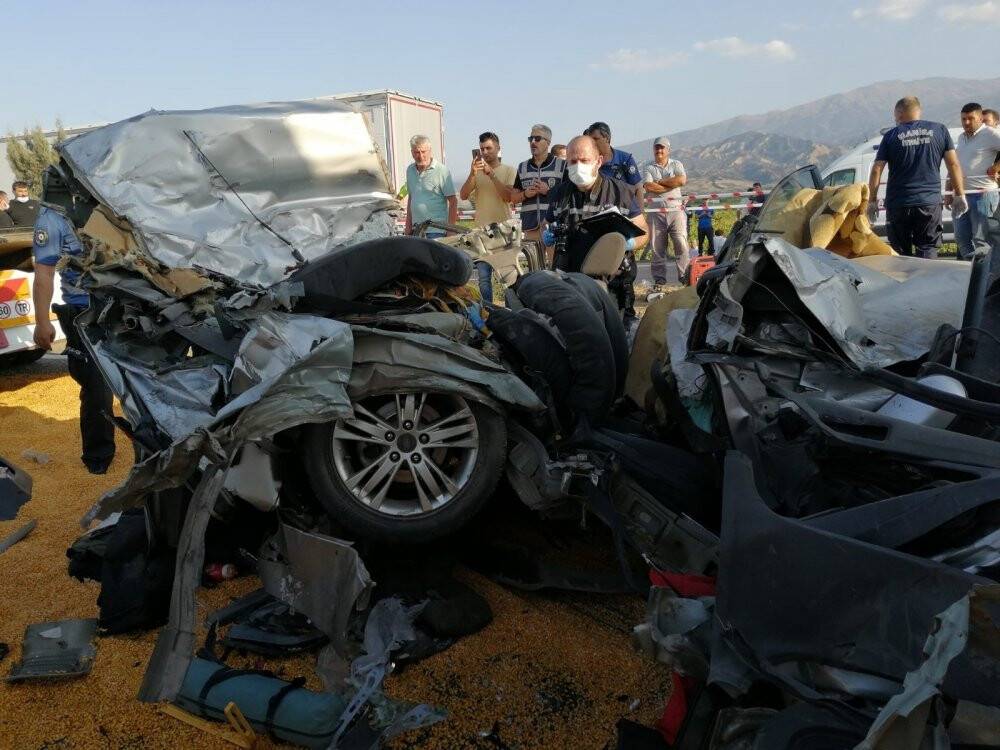 3 kişinin öldüğü katliam gibi kazada tır sürücüsü tutuklandı