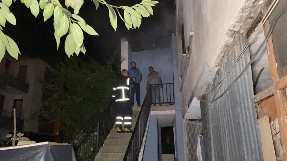Buzdolabından çıkan yangın evi küle çevirdi