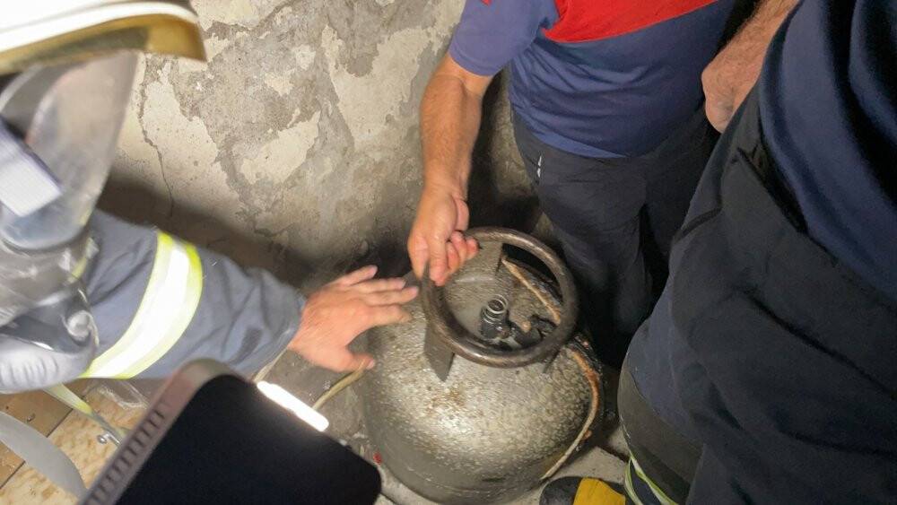 Buzdolabından çıkan yangın evi küle çevirdi