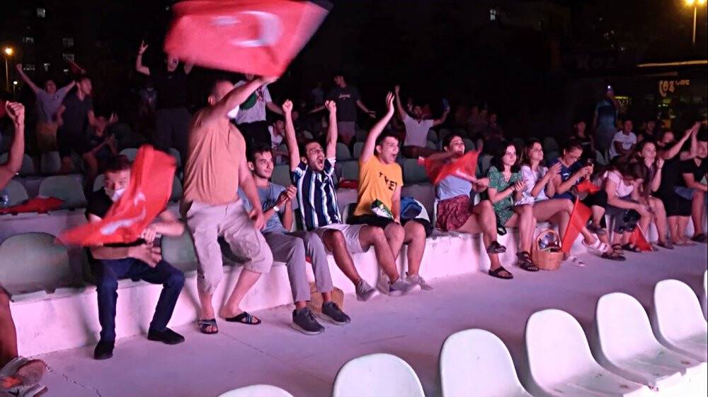 Kadın mehteranlardan Filenin Sultanları’na marşlı destek