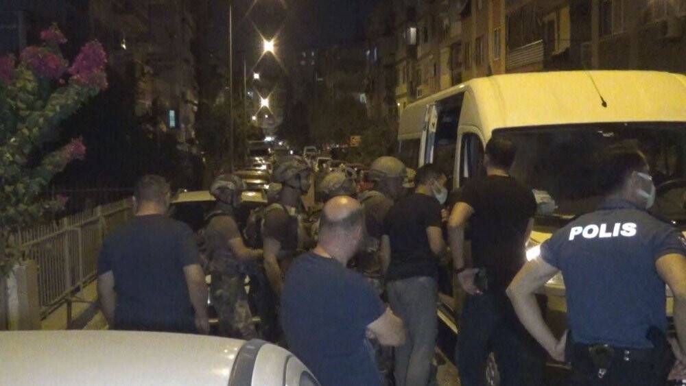 Kapı açılmayınca özel harekat sevk edildi: Elinde kola şişesi ve yiyecekler ile çıktı