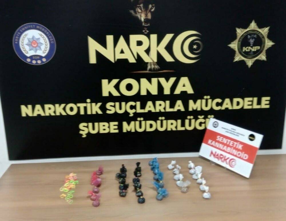 Konya’da peçeteye emdirilmiş uyuşturucu ele geçirildi