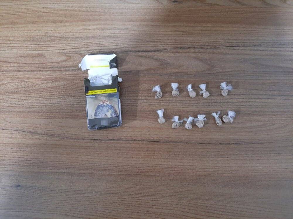 Konya’da peçeteye emdirilmiş uyuşturucu ele geçirildi