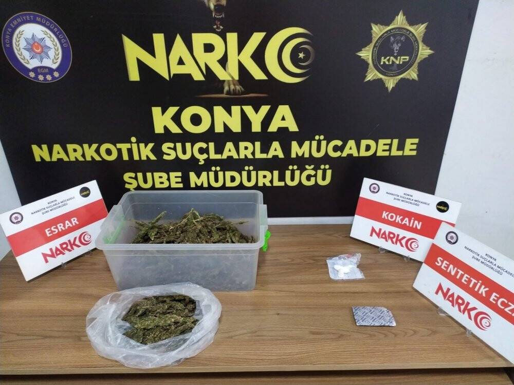 Konya’da peçeteye emdirilmiş uyuşturucu ele geçirildi