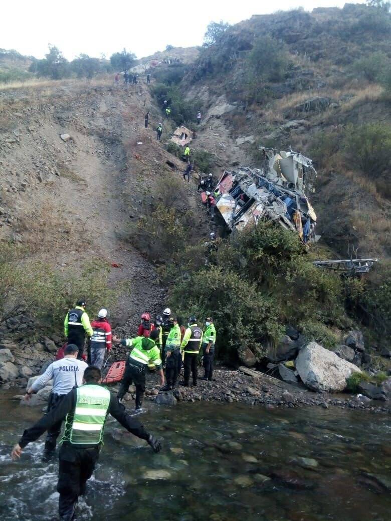 Otobüs uçuruma düştü: 29 ölü, 22 yaralı