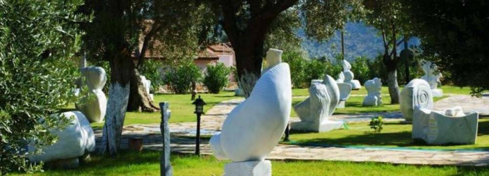 Sanatçılar yangınlar sonrası ibretlik heykel yapıyor