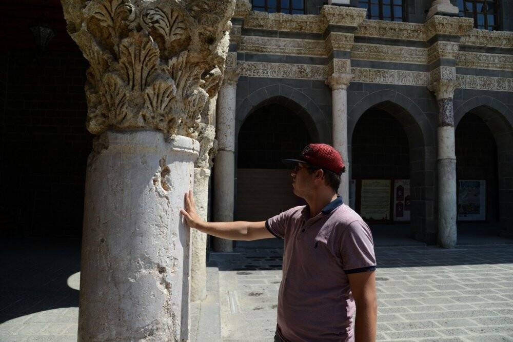 Konya’dan gelen görme engelliler Diyarbakır’ı hissetti