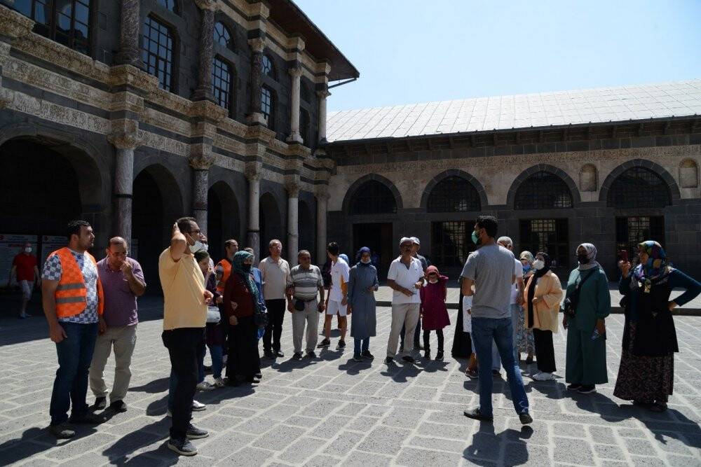 Konya’dan gelen görme engelliler Diyarbakır’ı hissetti