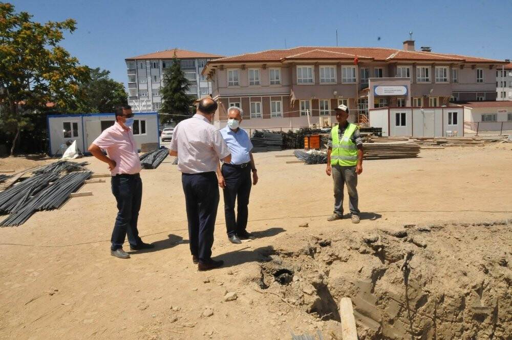 Akşehir’deki 9 okulun yeni binalarının inşaatı sürüyor