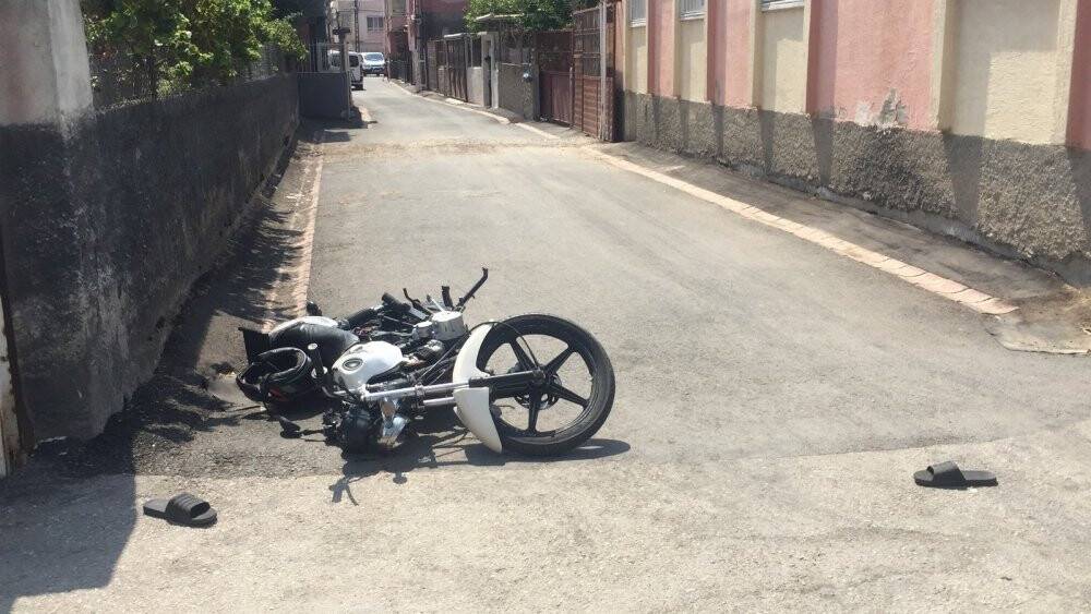 Sokak ortasında bıçaklı kavga: 1’i ağır 3 yaralı