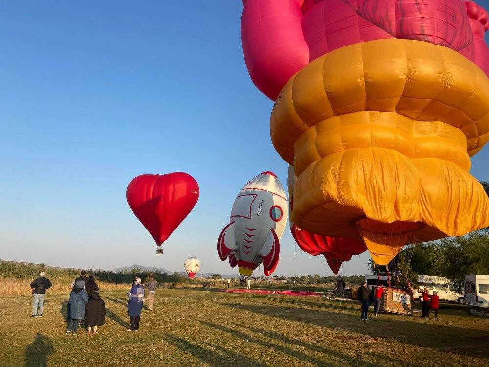 Frig Vadisi’ndeki sıcak hava balon uçuşları turizmcilerin yüzünü güldürdü