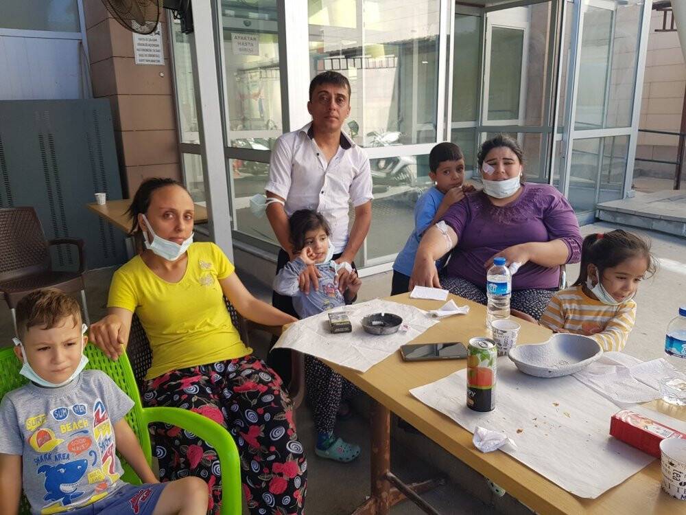 Rakıyı su sanıp kazazedelerin başına döktü