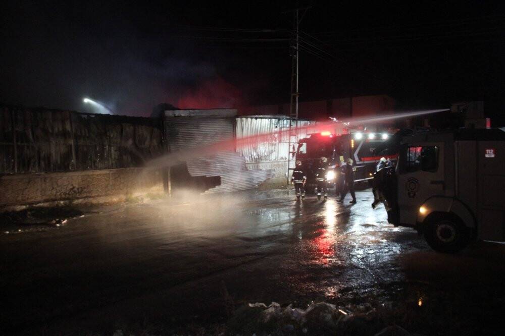 Konyna'da yalıtım malzemesi bulunan iş yerinde korkutan yangın