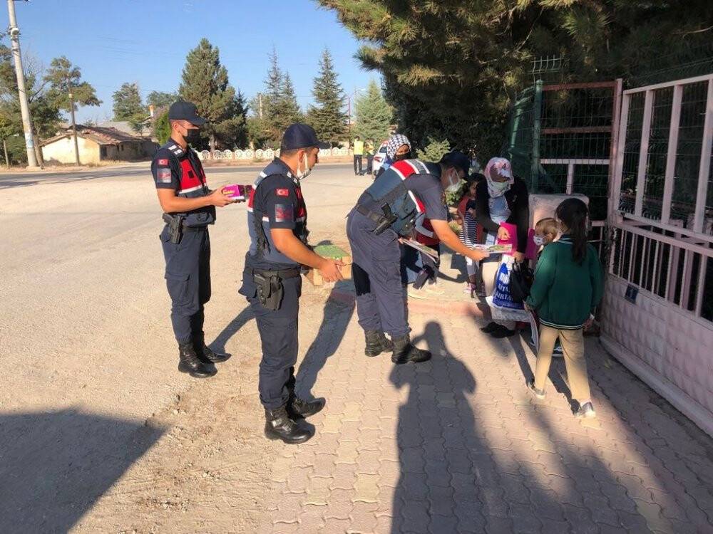 Jandarmadan okullarda bilgilendirme ve denetim