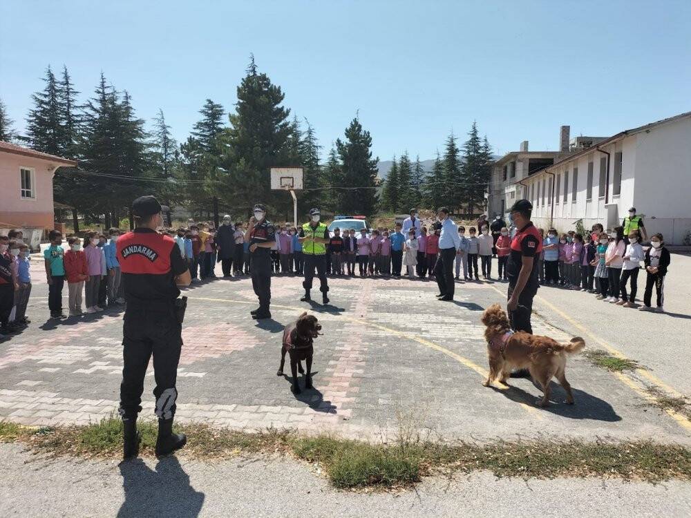 Jandarmadan okullarda bilgilendirme ve denetim