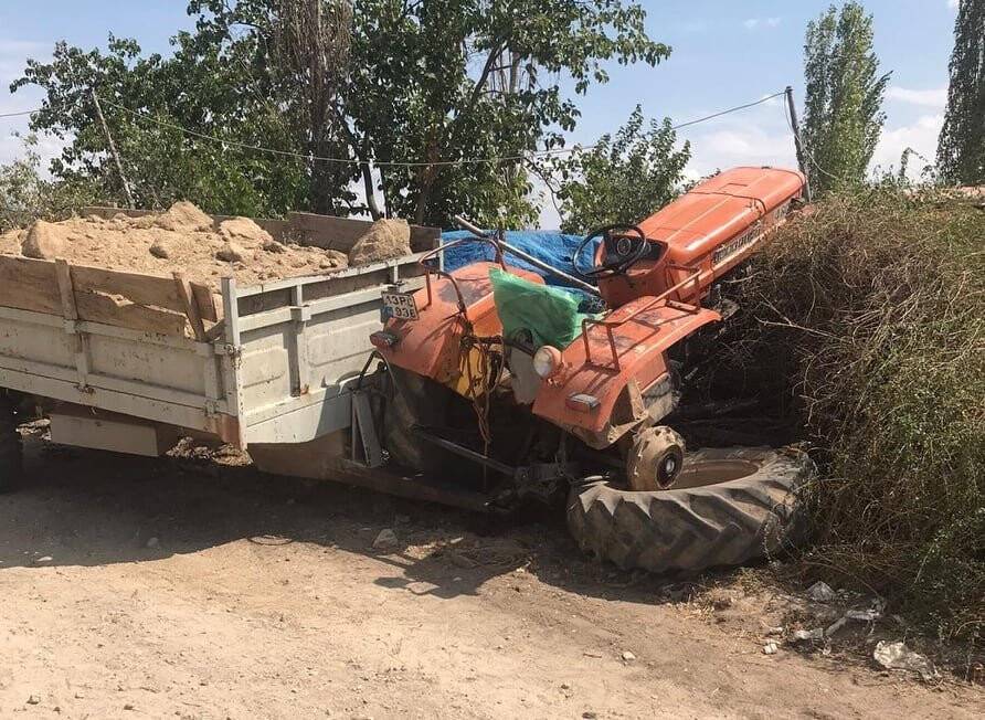 Kullandığı traktörünün altında kaldı, hayatını kaybetti