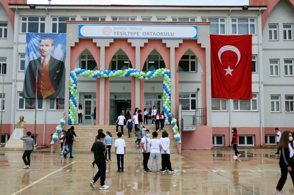 Yüz yüze eğitimde öğrencilerin heyecanı gözlerinden okundu