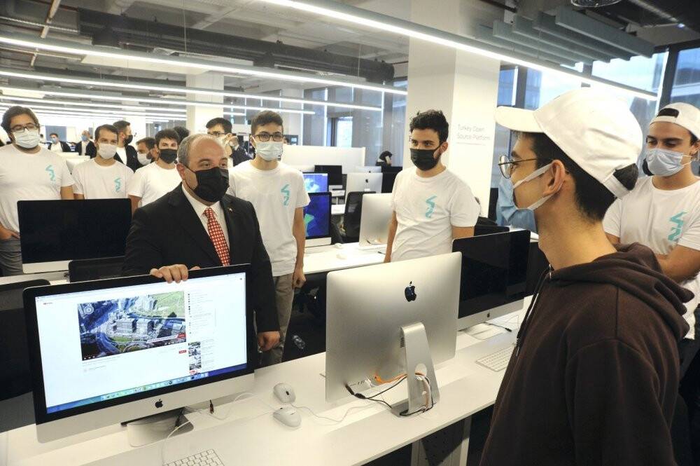 Bakan Varank: Milli ve özgün yazılımlarımızı geliştirmeyi amaçlıyoruz