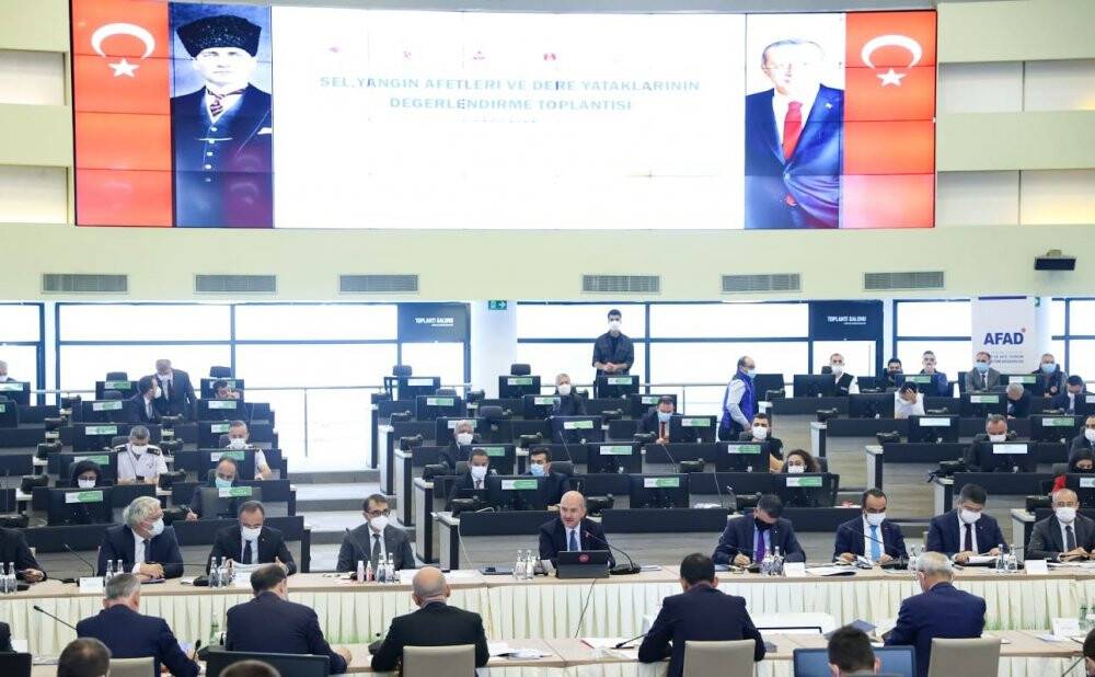 6 bakan son dönemde yaşanan afet ve sel felaketlerini değerlendirmek üzere toplandı