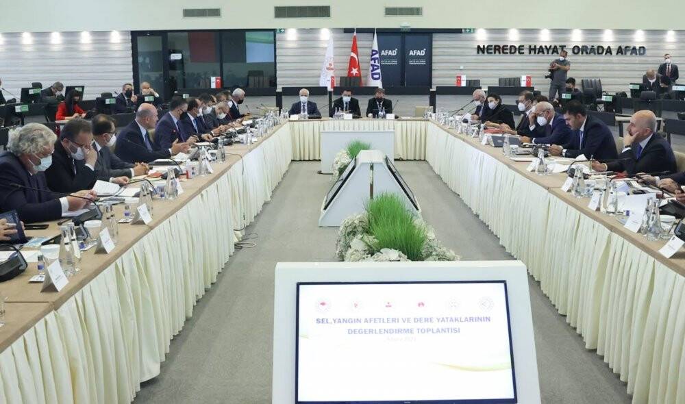 6 bakan son dönemde yaşanan afet ve sel felaketlerini değerlendirmek üzere toplandı