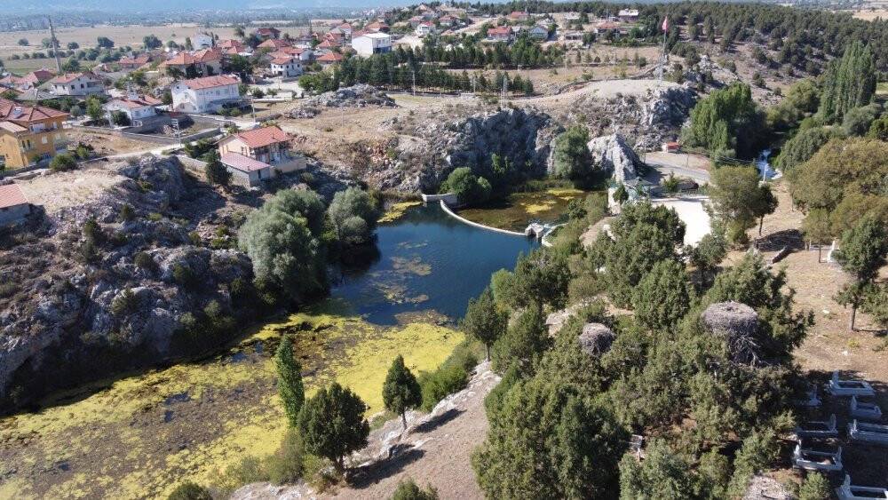 Konya’daki Adaköy Pınarı ve baraj göleti kurumaya yüz tuttu