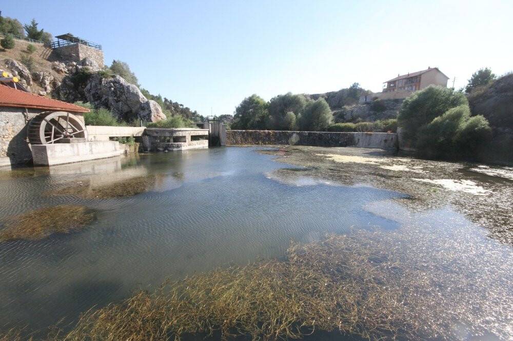 Konya’daki Adaköy Pınarı ve baraj göleti kurumaya yüz tuttu