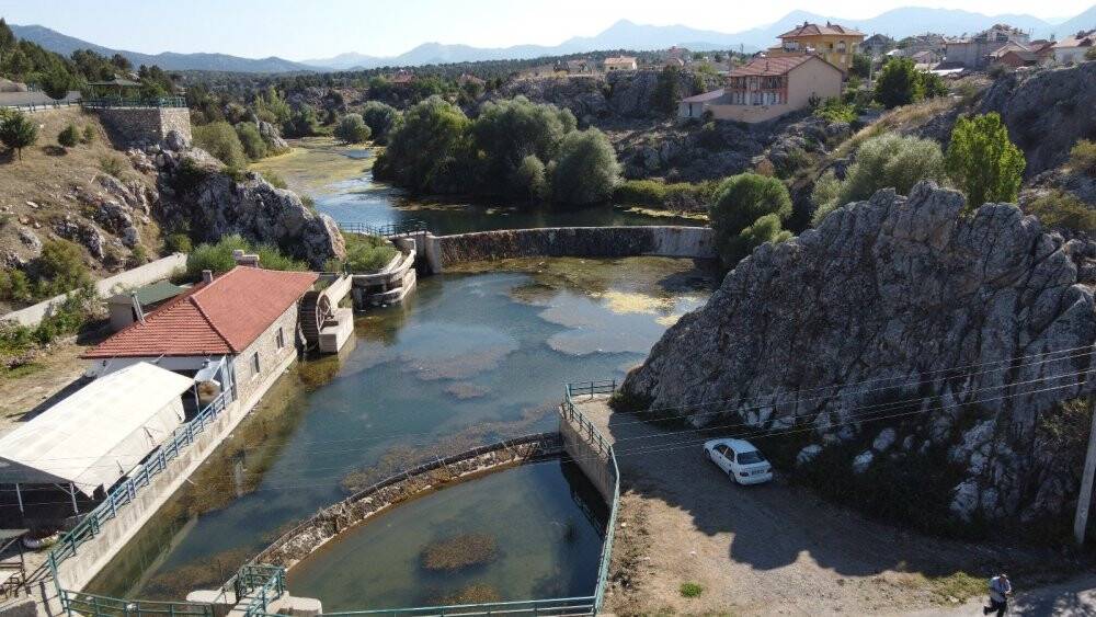 Konya’daki Adaköy Pınarı ve baraj göleti kurumaya yüz tuttu