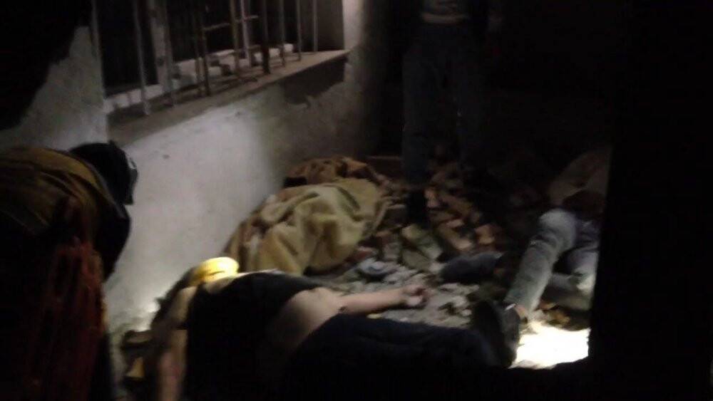 Yaslandıkları balkon duvarı yıkıldı, 6 metreden aşağıya düştüler