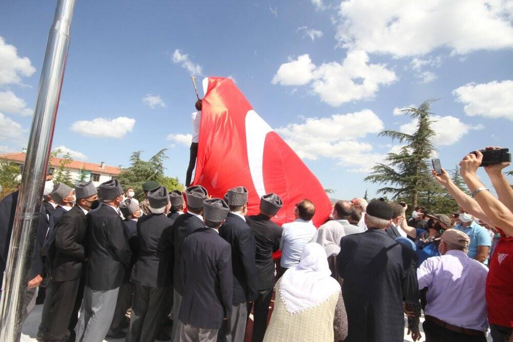 Beyşehir’de Şehitler ve Gaziler Parkı ile Şehit Baba ve Oğul Anıtı açıldı