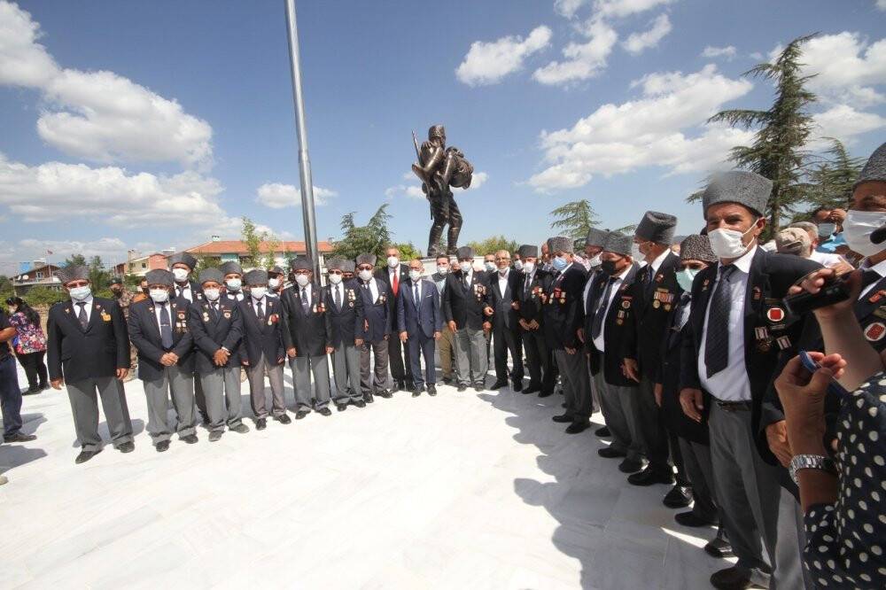 Beyşehir’de Şehitler ve Gaziler Parkı ile Şehit Baba ve Oğul Anıtı açıldı