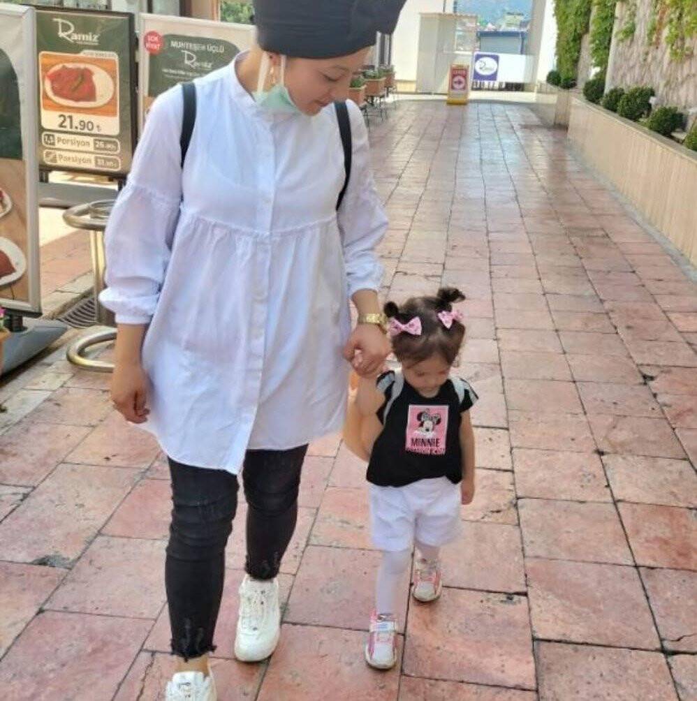 Bir annenin en zor kararı! Yangından kurtarmak istediği kızını 4. kattan aşağı attı