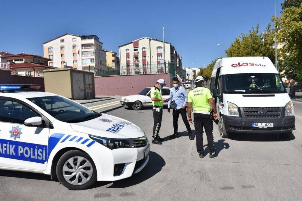 Ülke genelinde denetim! 486 okul servis aracı trafikten men edildi