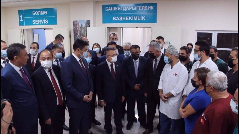 Fuat Oktay, Kırgızistan Cumhurbaşkanı Caparov ile görüştü