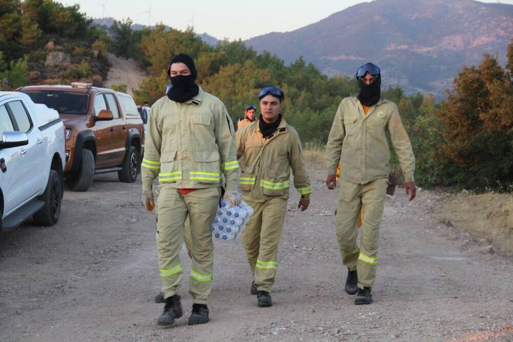 İzmir’de ormanlık alanda çıkan yangın kontrol altında