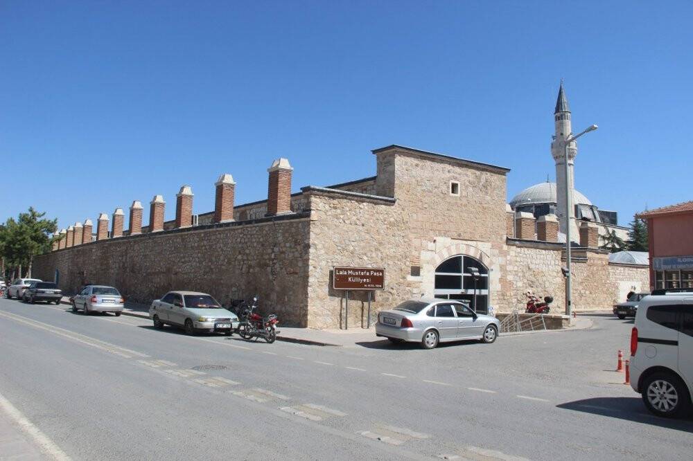 Konya'da Osmanlı yadigarı külliye hizmet vermeye devam ediyor