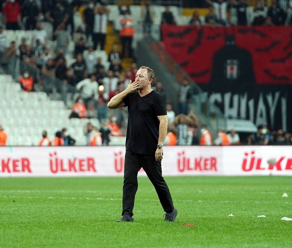 Taraftar istedi, Sergen Yalçın sahaya çıktı